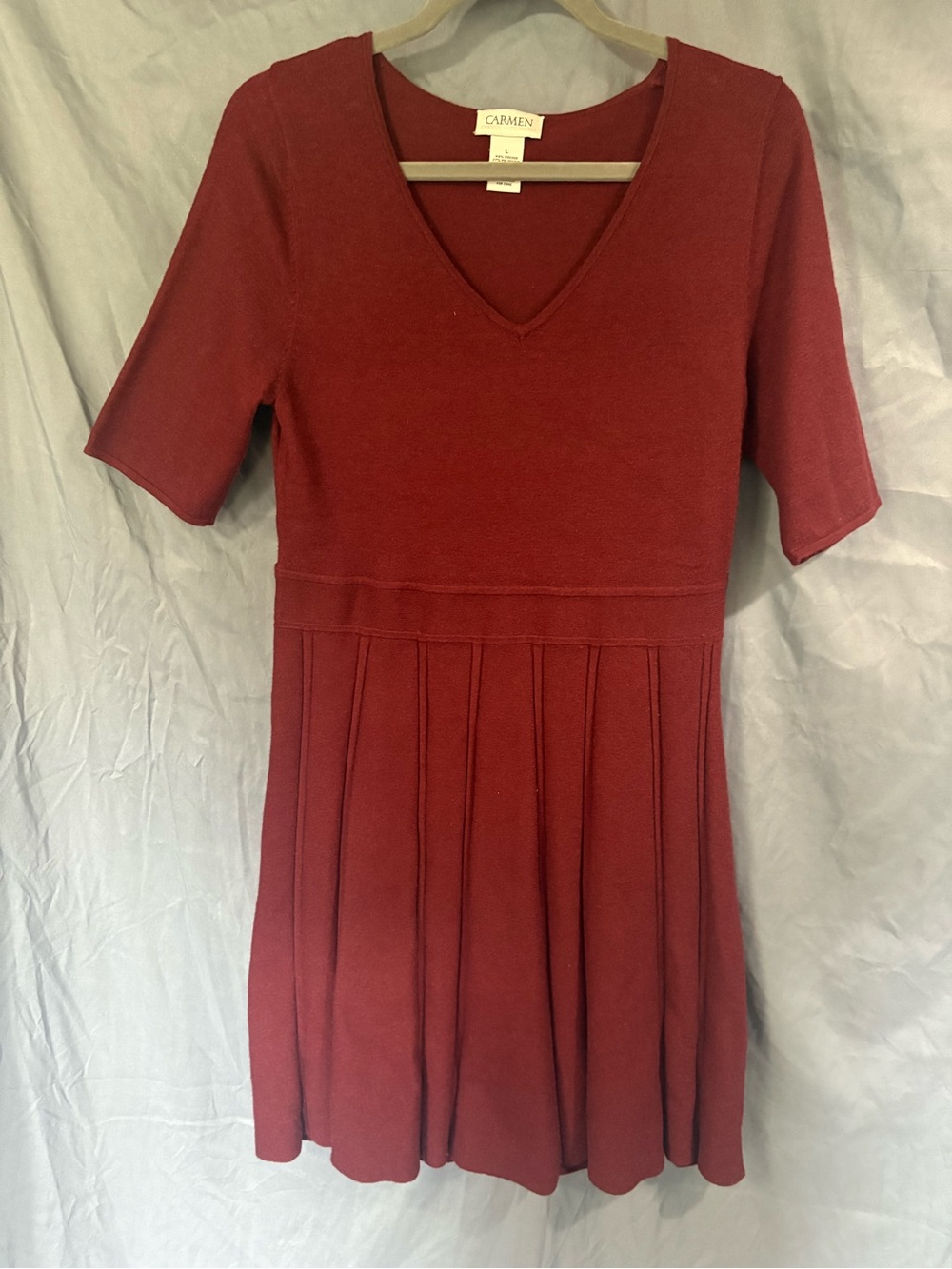 Carmen Marc Valvo Deep Maroon V-Neck Pleated Knit Dress
